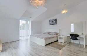 4 Schlafzimmer, Reisekinderbett, kostenloses WLAN, Bettwäsche