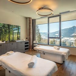 Couples treatment room(s), sauna, hot tub, steam room