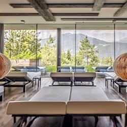 Couples treatment room(s), sauna, hot tub, steam room