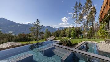 Piscine couverte, piscine extérieure