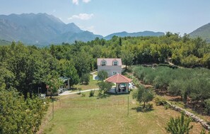 المنطقة المحيطة بالمنشأة