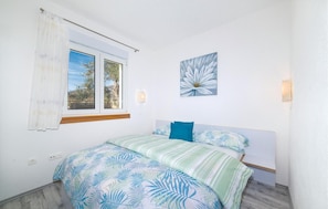 3 chambres, coffres-forts dans les chambres, lit parapluie