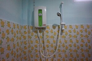 Standard Double Room | 욕실 샤워