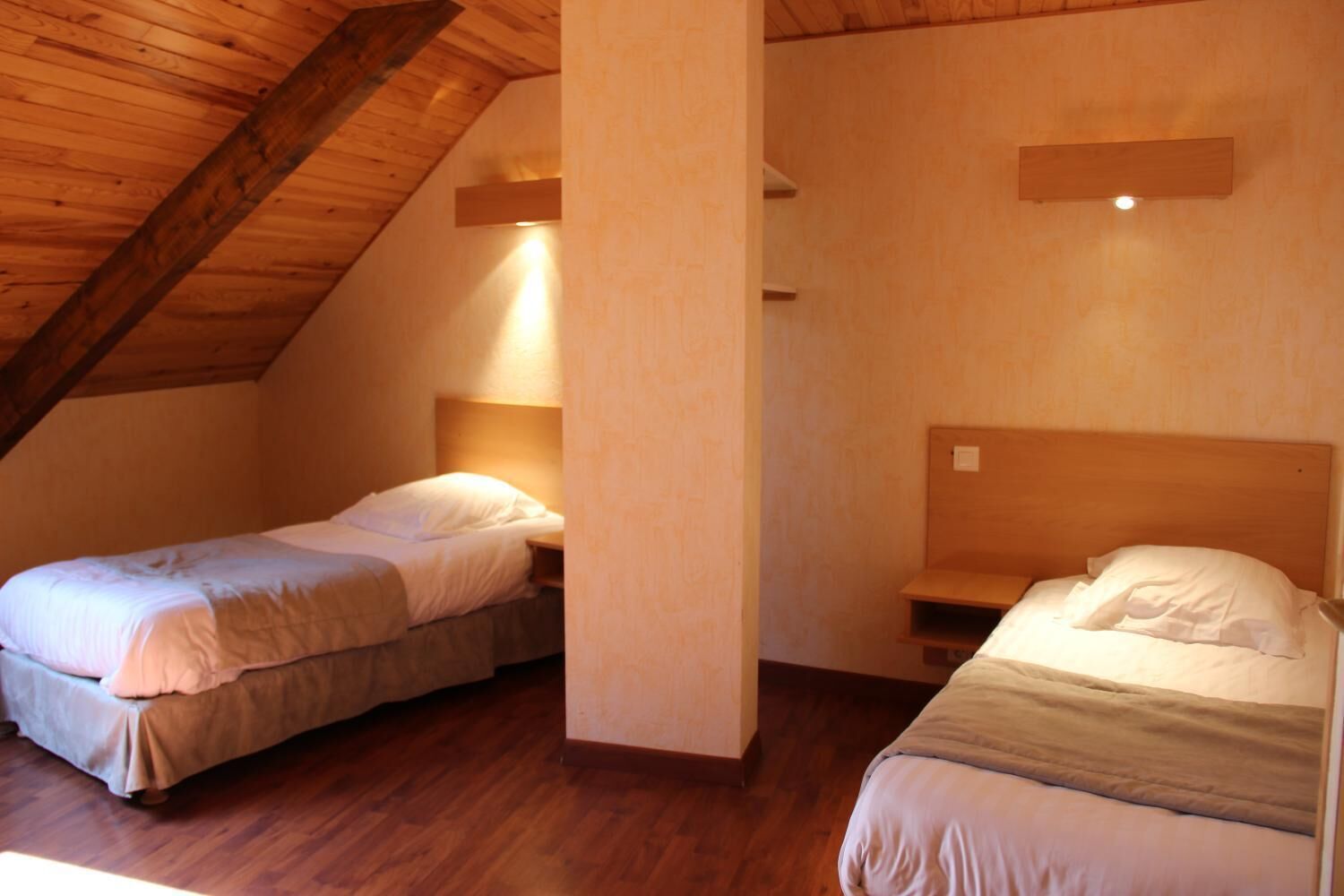 desk, soundproofing, rollaway beds, free wifi