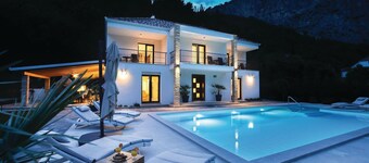 Beautiful home in Omis with sauna