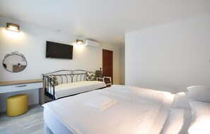 4 bedrooms, in-room safe, travel crib, free WiFi