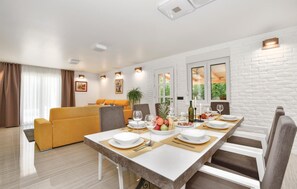 Dining - Beautiful home in Omis with sauna (Omis)