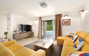 Smart TV, ping pong - Beautiful home in Omis with sauna (Omis)
