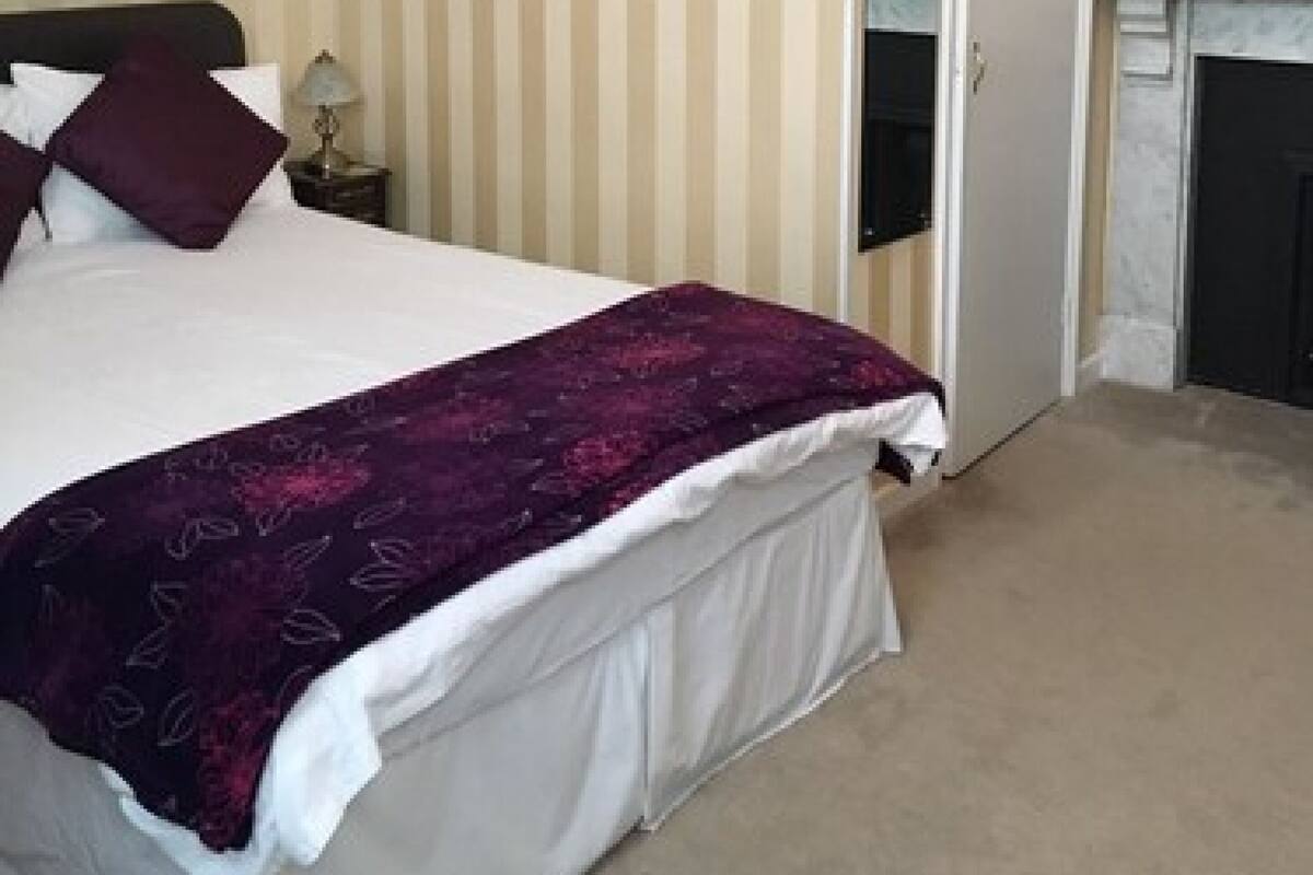 Double Room | WiFi (free), bed sheets
