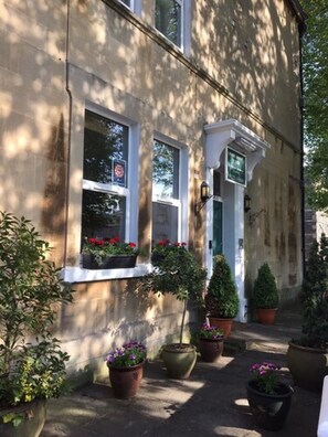 Front of property - Avon Guest House (Bath)