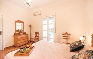 6 Schlafzimmer, Reisekinderbett, Bettwäsche