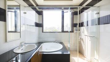 Deluxe Quadruple Room, Lanai | Bathroom | Shower, free toiletries, hair dryer, slippers