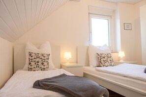 Apartment 3 in the attic with garden access - Ferienhaus Domblick Herkenrath (Bergisch Gladbach)