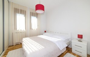 5 quartos, cofres nos quartos, berço de viagem, Wi-Fi de cortesia