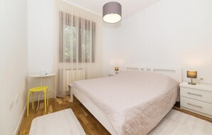 5 bedrooms, in-room safe, travel cot, free WiFi - Luxurious home in Kastel Stafilic (Kastel Stafilic)