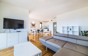 TV - 5 bedroom cozy home in Kastel Stafilic (Kastel Stafilic)