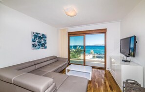 TV - 5 bedroom cozy home in Kastel Stafilic (Kastel Stafilic)