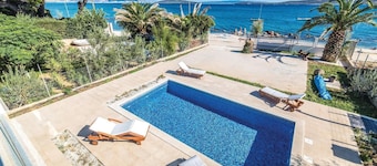 Luxurious home in Kastel Stafilic