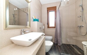 Shower - Luxurious home in Kastel Stafilic (Kastel Stafilic)