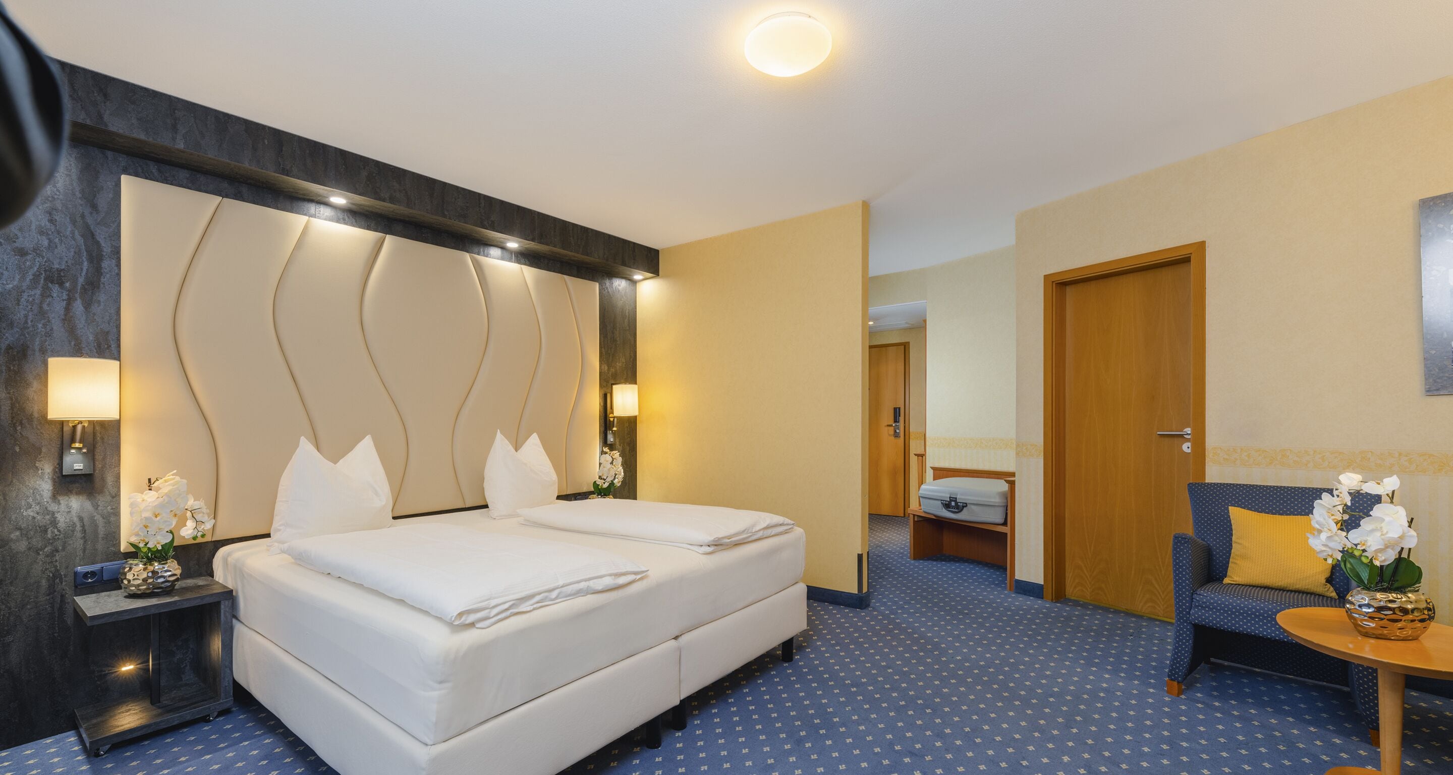 standard double room | 1 bedroom, hypo-allergenic bedding, in-room safe, desk