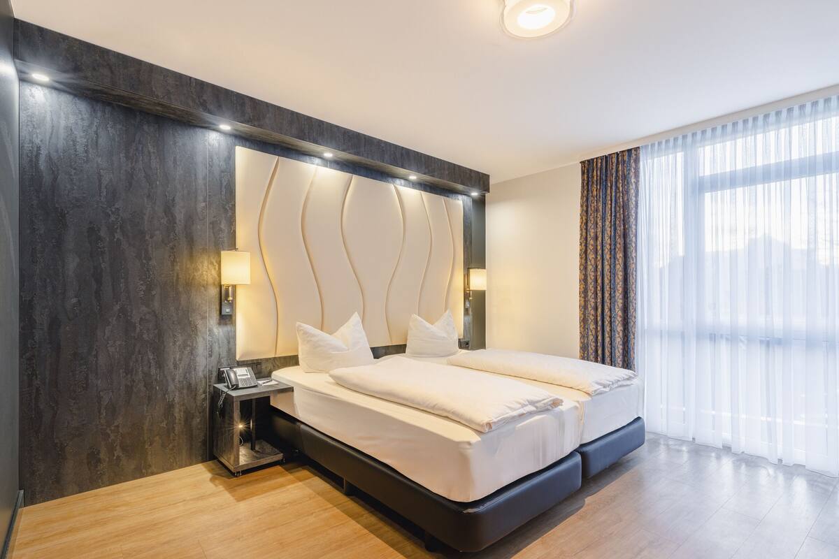 1 bedroom, hypo-allergenic bedding, in-room safe, desk