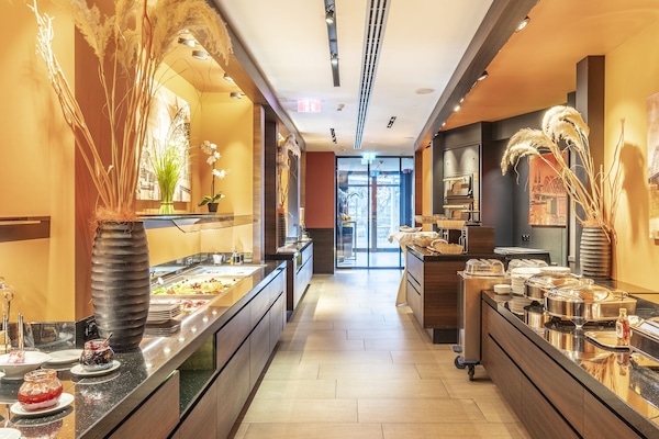 Dagelijks ontbijtbuffet (EUR 17.00 per persoon)