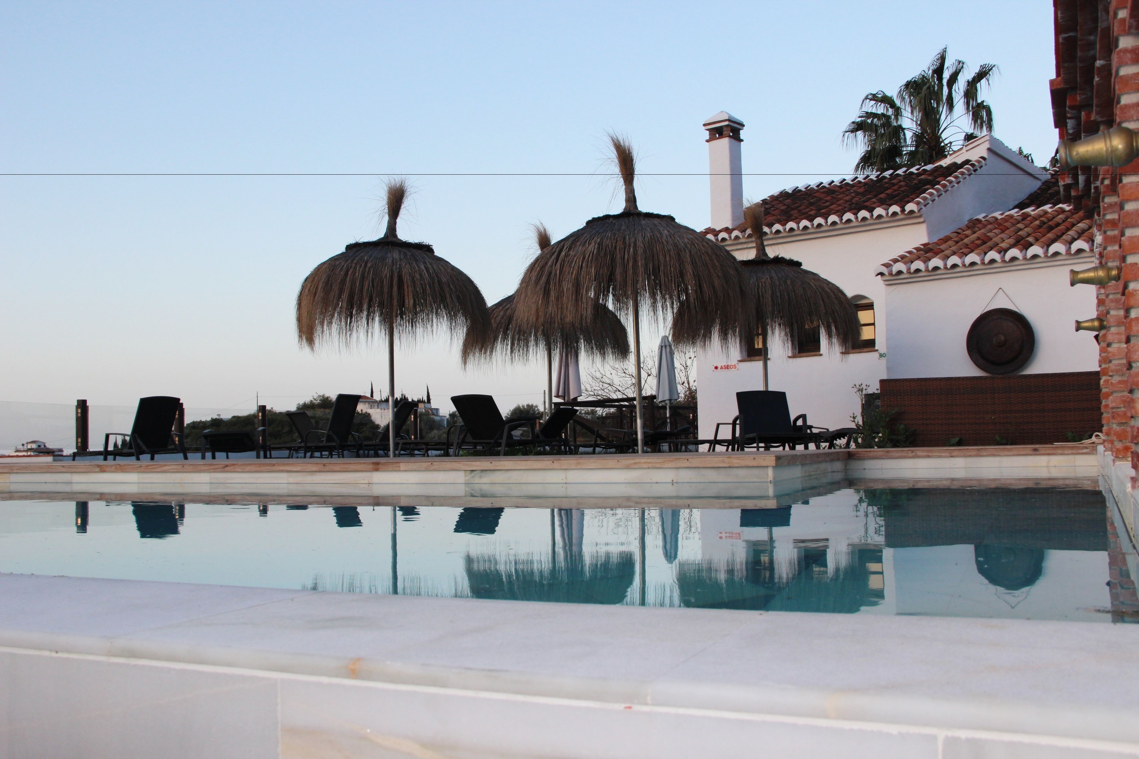 สระว่ายน้ำกลางแจ้ง