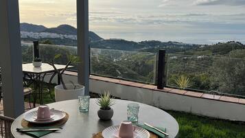 Frokostbuffé hver dag (EUR 8 per person)