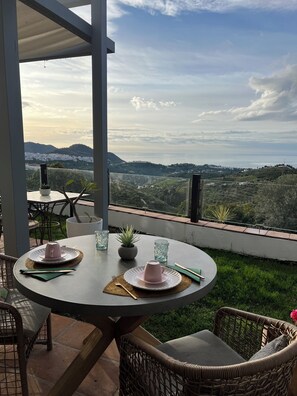 Daily buffet breakfast (EUR 8 per person)