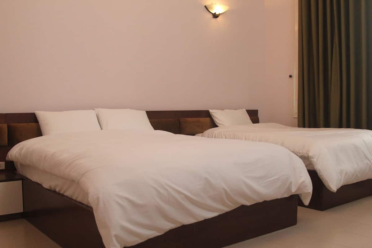 Deluxe-Dreibettzimmer | Schreibtisch, kostenloses WLAN