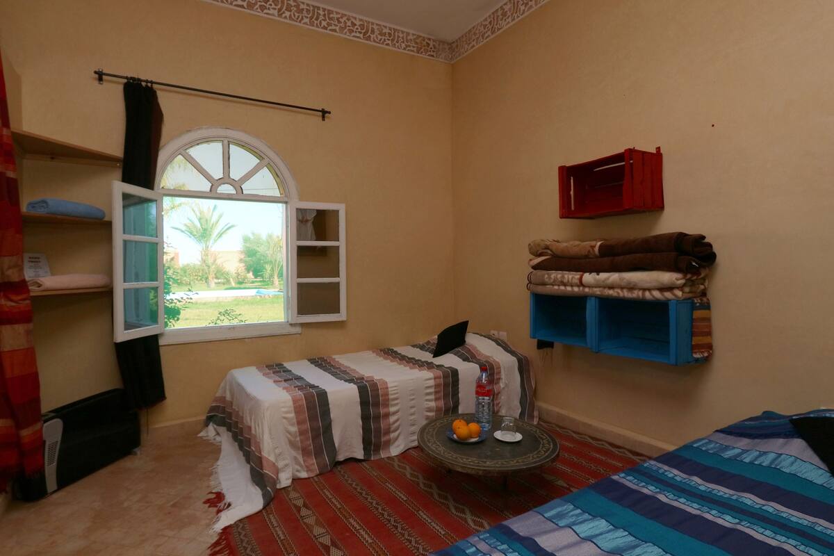 Traditional Single Room | Garden view