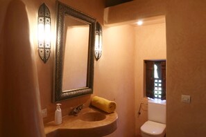 Traditional Double Room | Bathroom | Free toiletries, towels, soap, toilet paper