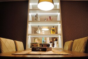 Apartment, 2 Bathrooms, Garden Area | In-room dining