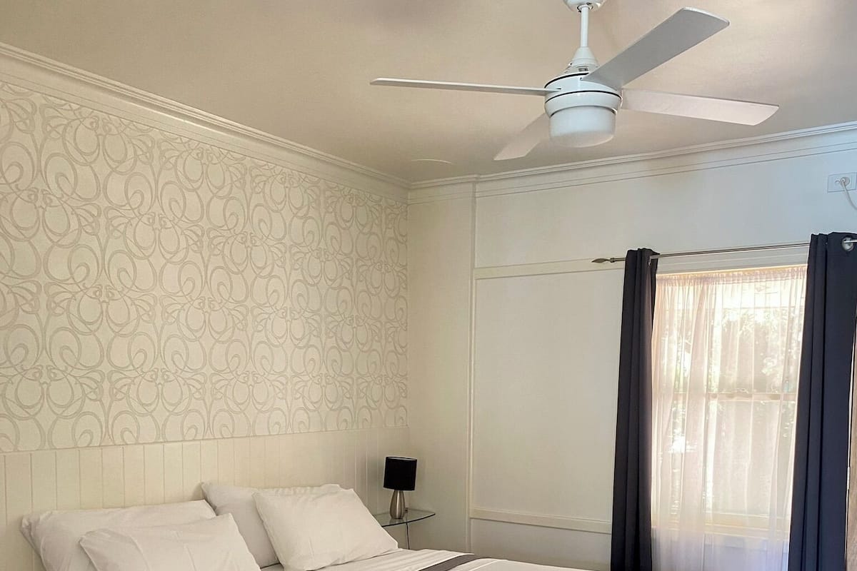 King Room | WiFi (free), bed sheets