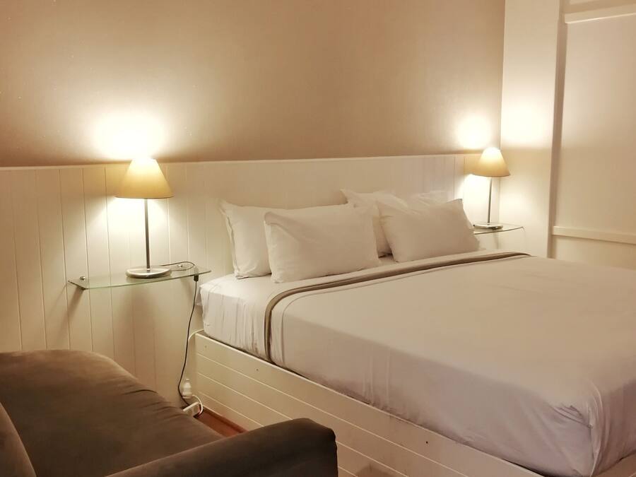 King Room | Free WiFi, bed sheets