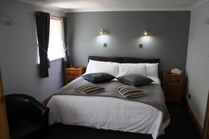 Double or Twin Room | Free WiFi, bed sheets - Southpark House (Dumfries)