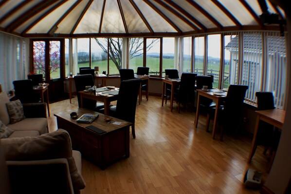 Free daily cooked-to-order breakfast - Southpark House (Dumfries)