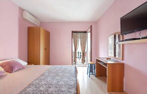 1 bedroom, free WiFi, bed sheets