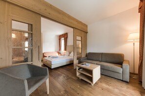 家庭四人房 | 迷你吧、客房内保险箱、办公桌、婴儿床