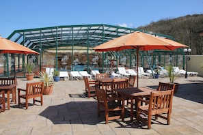 Terrace/patio - Cardigan Bay Holiday Park (Cardigan)