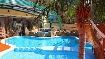 Indoor pool, sun loungers