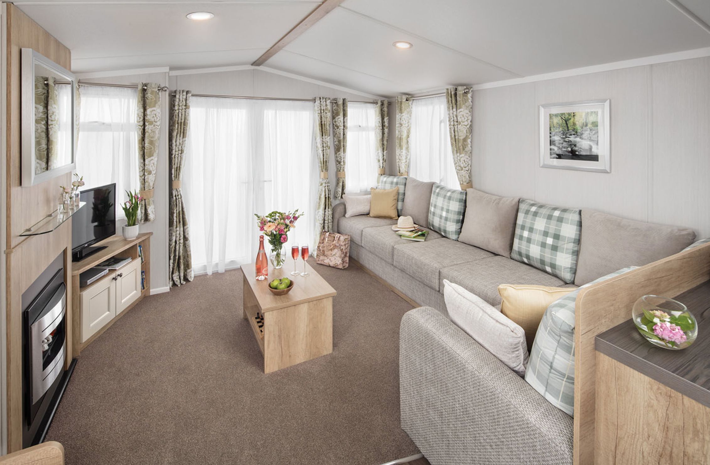 Classic Mobile Home, 3 Bedrooms | Living room | Smart TV