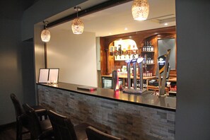 Bar (on property) - Cardigan Bay Holiday Park (Cardigan)