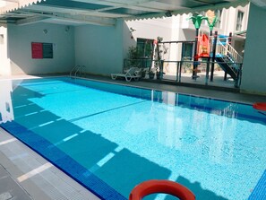 2 outdoor pools