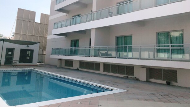 2 piscines extérieures