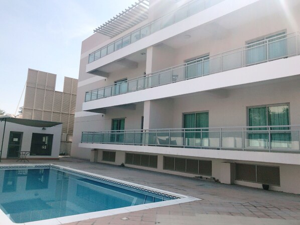 2 outdoor pools - Stout Apartments (Manama)