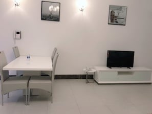 Standard Apartment, 2 Bedrooms, 2 Bathrooms | In-room dining