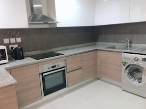Standard Apartment, 2 Bedrooms, 2 Bathrooms | Private kitchen