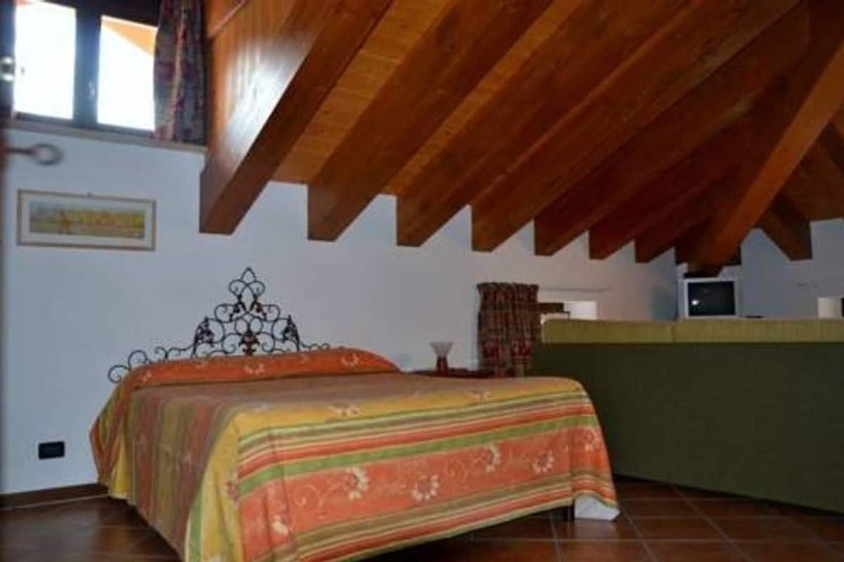 Studio | In-room safe, cots/infant beds, bed sheets