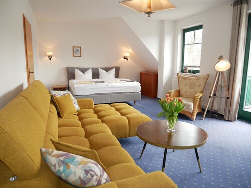 Large double room with balcony 1 - Gästehaus Knuth approx. 10 minutes walk from the